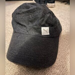 Adjustable Puma baseball cap. Gray.